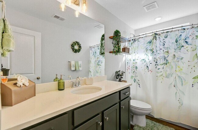 Building Photo - 3 Bedroom, 2.5 Bathroom Home in Oakley Pointe - Moncks Corner