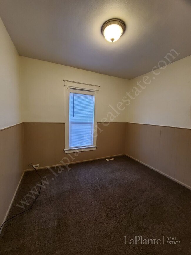 Building Photo - Three Bedroom East Toledo Home for Rent