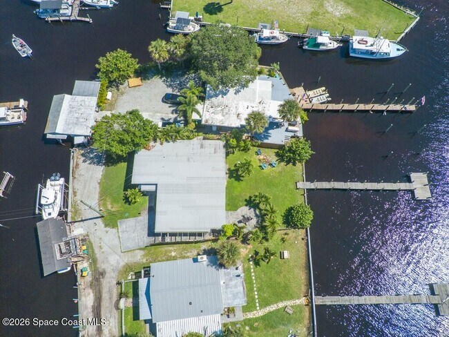 Building Photo - 3965 Canal Dr