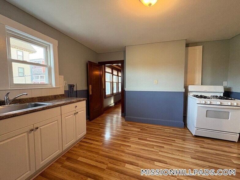 Building Photo - 155-157 Hillside St.