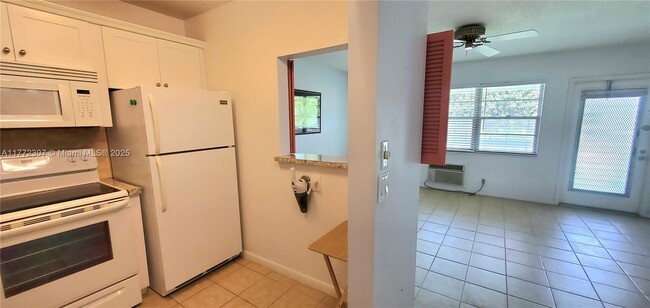 Building Photo - 474 Tilford V