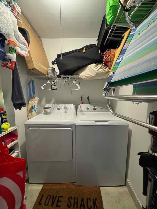 Building Photo - 530 Normandy Ln