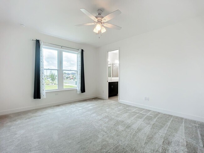 Building Photo - Spacious 4-bedroom, 2-bath House