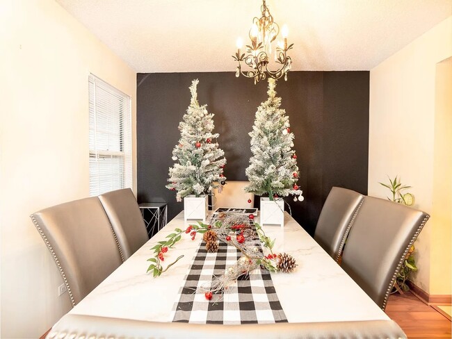 Building Photo - 2120 Brittany Ct