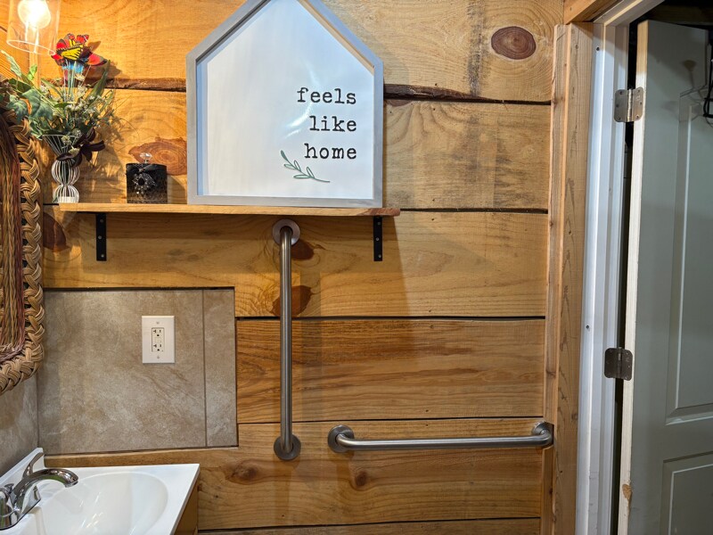 Building Photo - 1305 Wild Rd