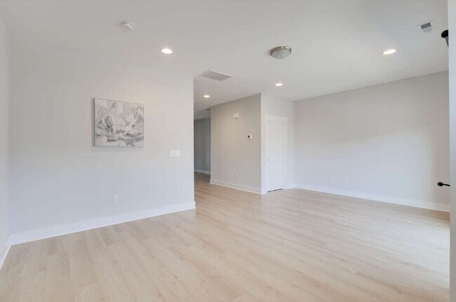 Building Photo - Spacious 4-Bedroom Townhome in Wendell Falls