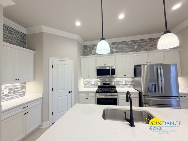 Building Photo - Custom-crafted details shine throughout this stunning 3-bedroom home in Magnolia at the Bluffs in...