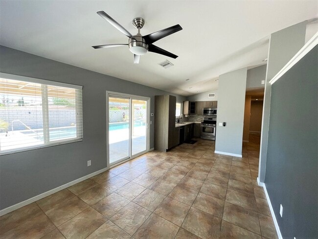 Building Photo - 3+ bedroom, 2 bath pool and spa home