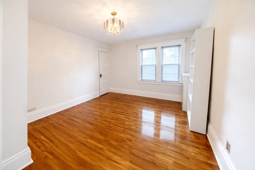 Building Photo - 1267 Hewitt Ave