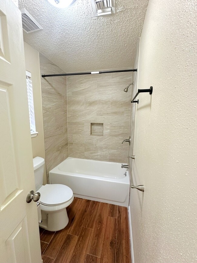 Building Photo - 22610 Leedstown Ln