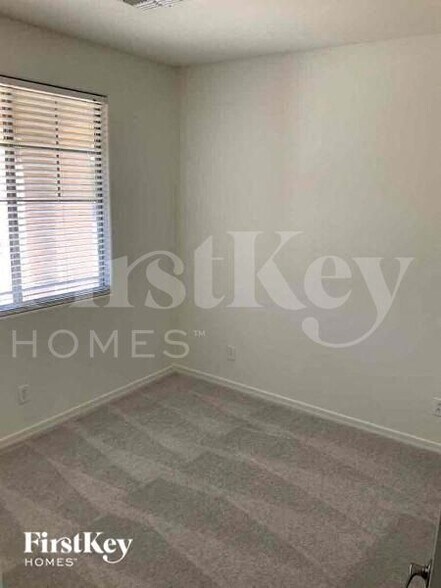 Building Photo - 29365 N 67th Dr