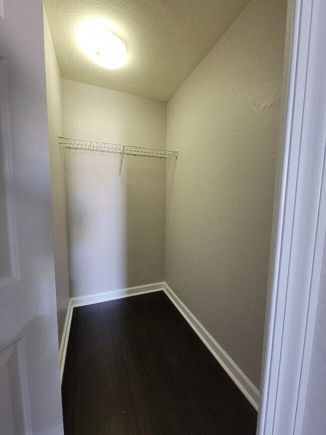 Building Photo - 3503 Shoma Dr