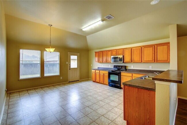 Building Photo - 4 Bedroom, 2 Bath Home in Fort Worth!