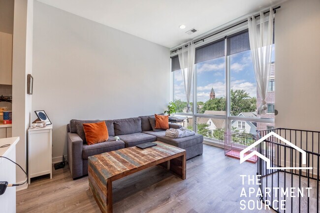 Building Photo - 2247 W Lawrence Ave