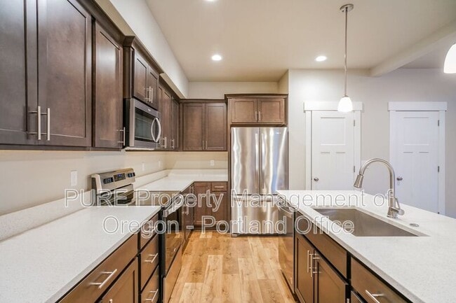 Building Photo - 1788 NE Gilbert Ln