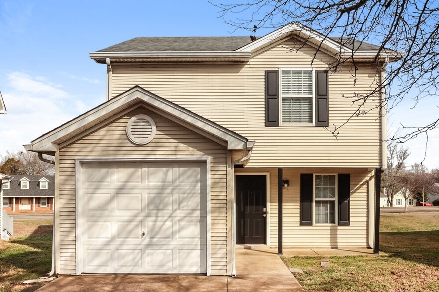Primary Photo - 1936 Turnberry Ct