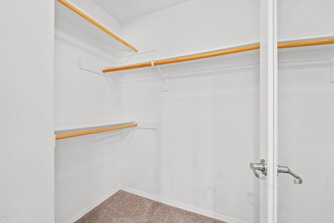 Building Photo - 2 Bedroom Townhome in the Lakepointe Community!