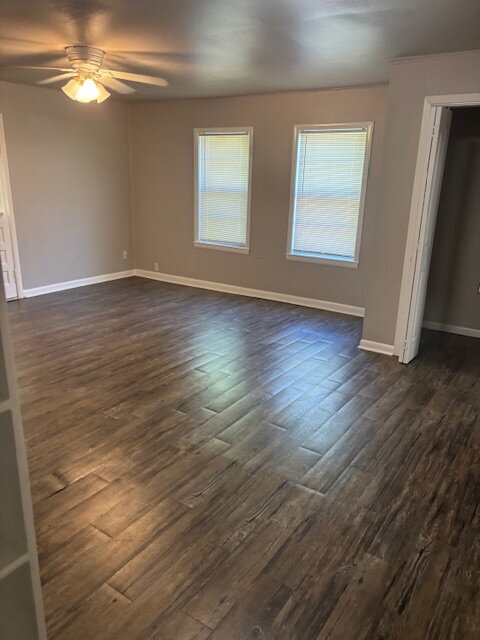 Building Photo - "Charming 3-Bed, 2-Bath Retreat in Whitesboro - 1320 Sq Ft of Cozy Living with Bonus living space...