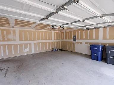 Building Photo - 2421 Collier Dr