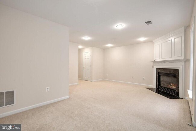 Building Photo - 19421 Rayfield Dr