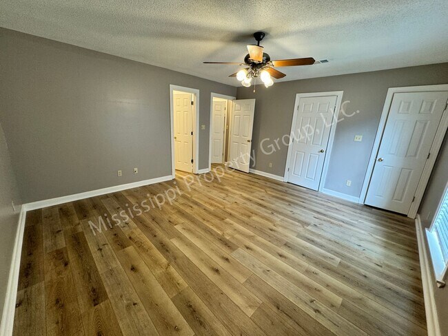 Building Photo - 402 Saddle Creek Dr
