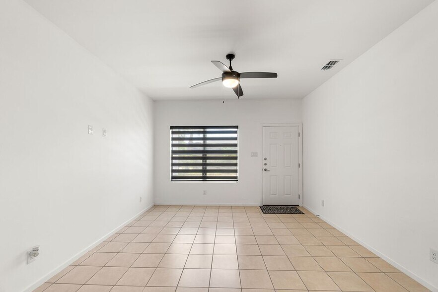 Building Photo - 418 N 3rd St