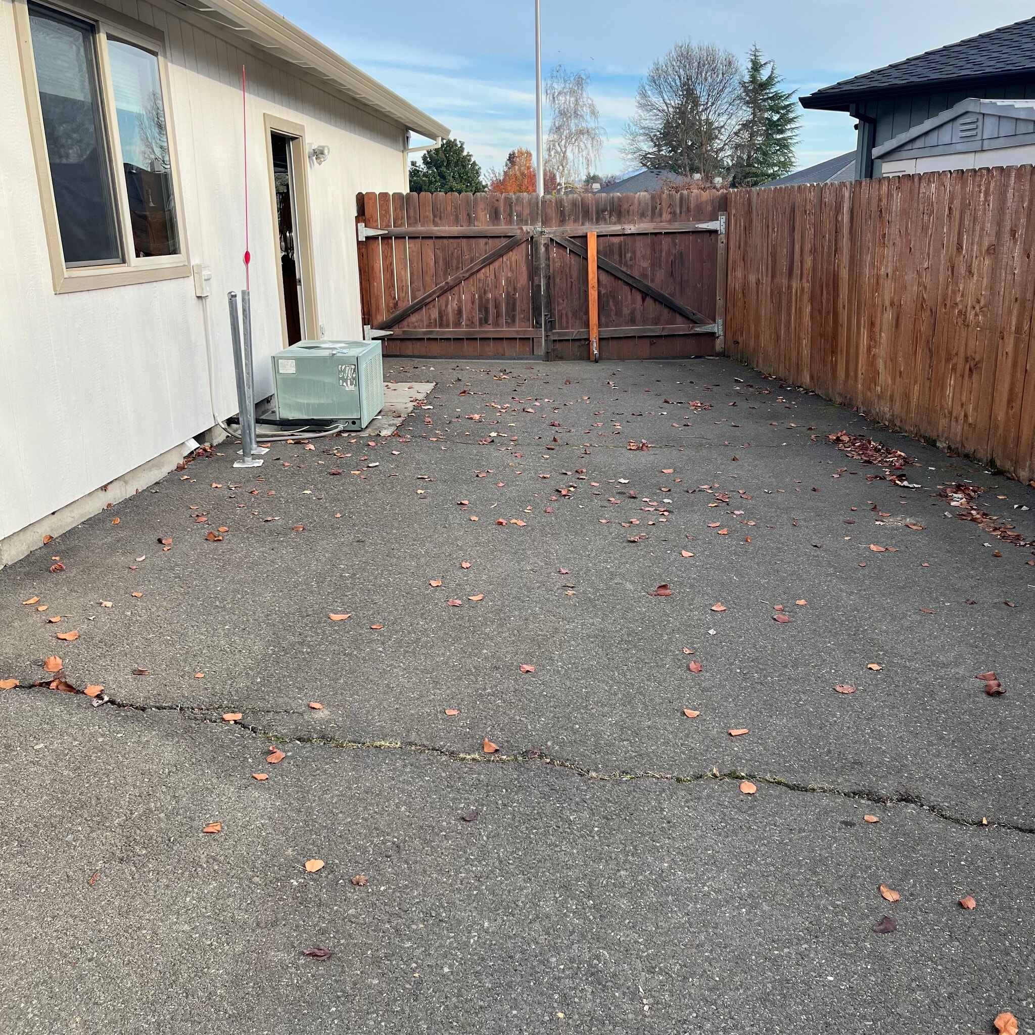 RV STORAGE , drive through to back yard - 107 Applewood Dr