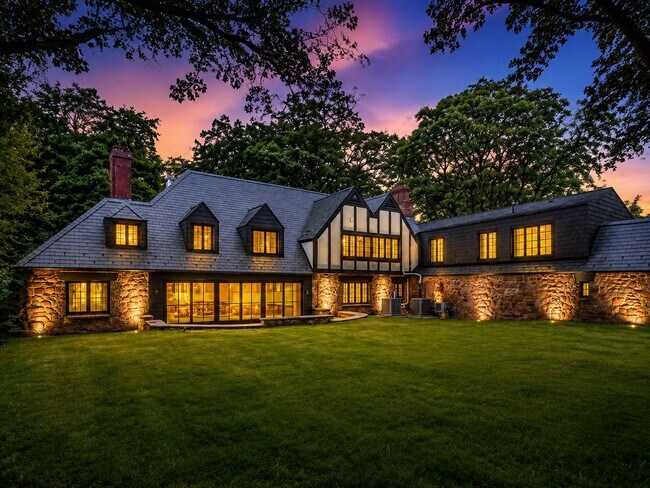 Building Photo - 1085 Ridge Rd
