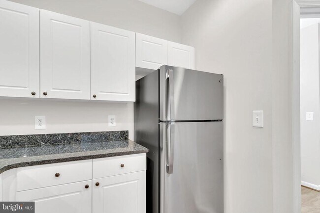 Building Photo - 4560 Strutfield Ln