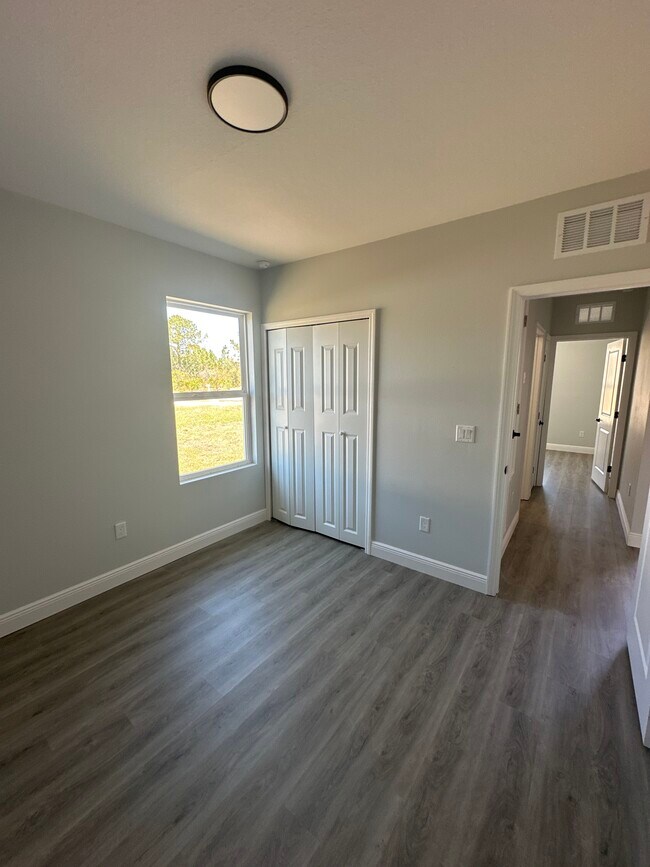 Building Photo - 6918-6920 Dickinson Dr