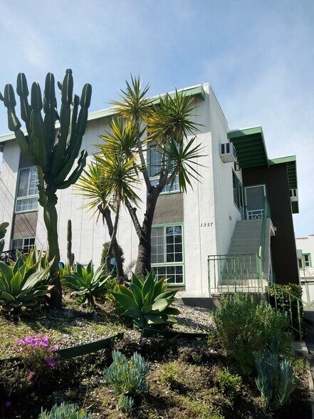 Building Photo - 1357 Edgecliffe Dr