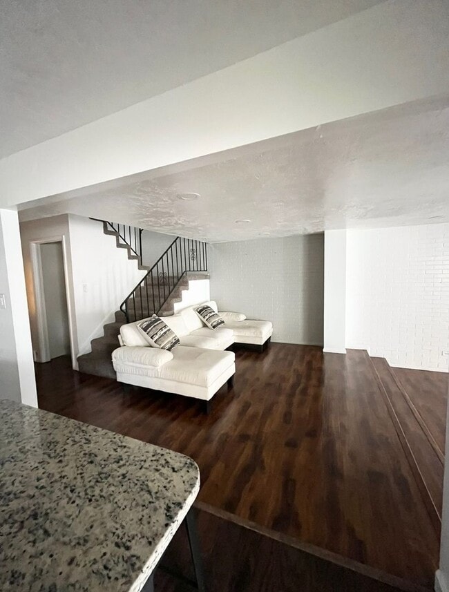 Building Photo - Beautiful Home right next to Lavelle Edwards Stadium Provo!