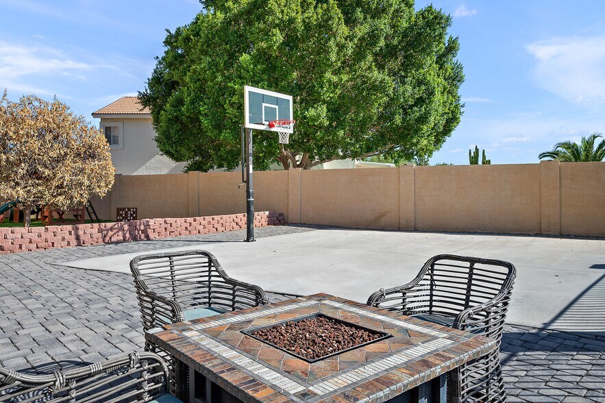 Building Photo - 13010 E Shangri La Rd