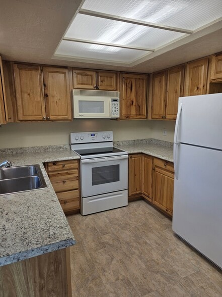 Building Photo - 1373 Fabry Rd SE