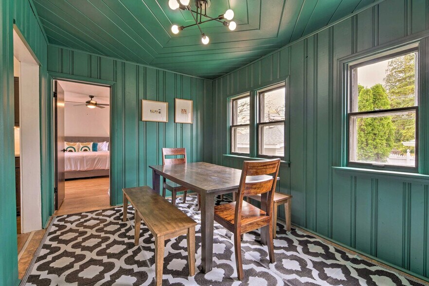 Building Photo - 1129 Augusta St