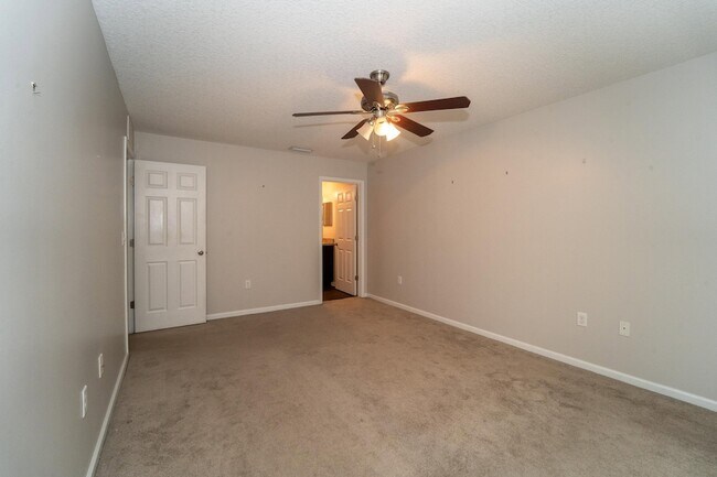 Building Photo - 211 Moultrie Village Ln