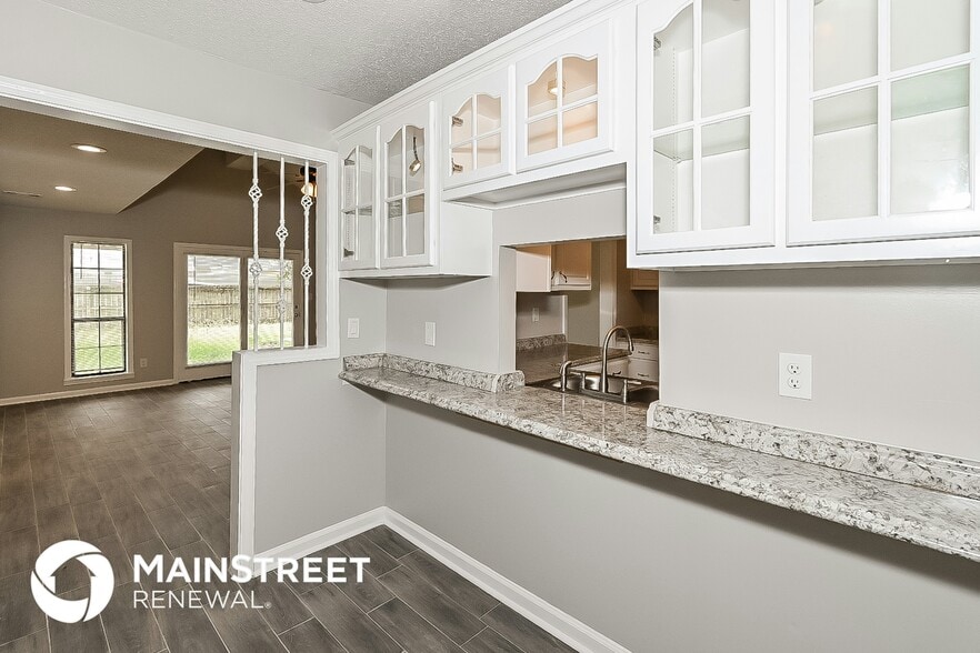 Building Photo - 2895 Devon Cir