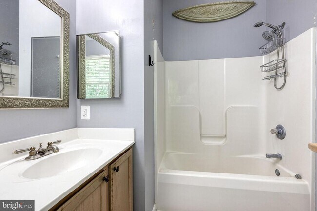Building Photo - 3bd 2.5bth home nestled in the sought-afte...