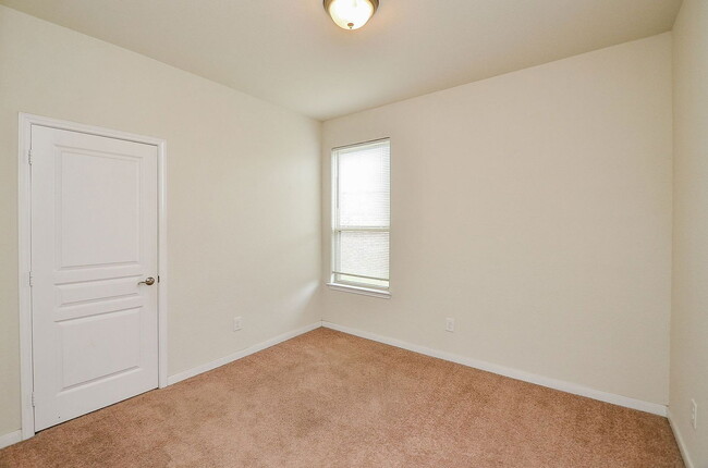 Building Photo - 16608 Spirit Lake Ct