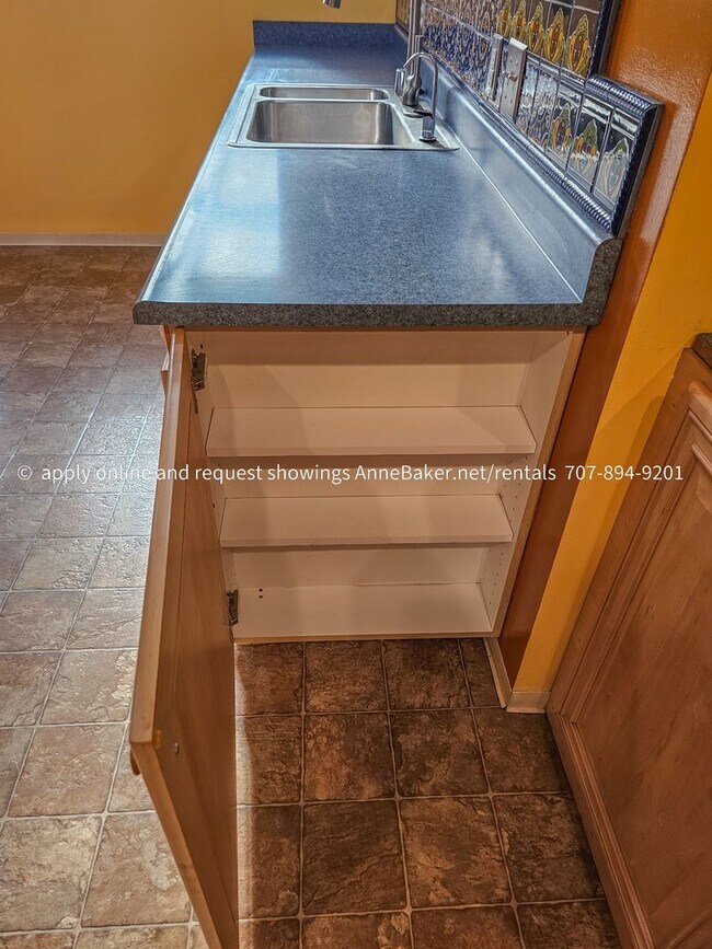 Building Photo - Exquisite Home among the Oak Trees