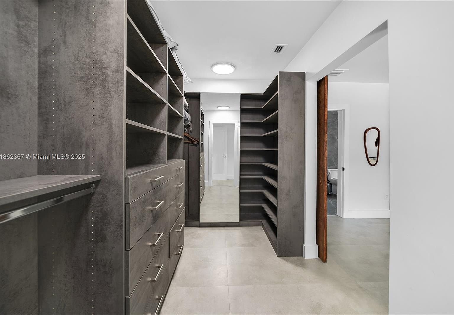 Building Photo - 620 SW 22nd Rd