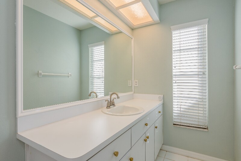 Building Photo - 406 S Bayview Blvd