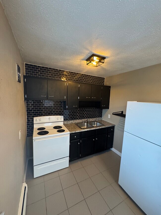 Building Photo - 3341 Parkcrest Ln