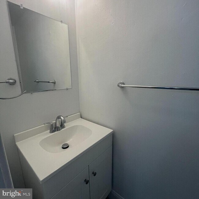 Building Photo - 5928 Chancellor St