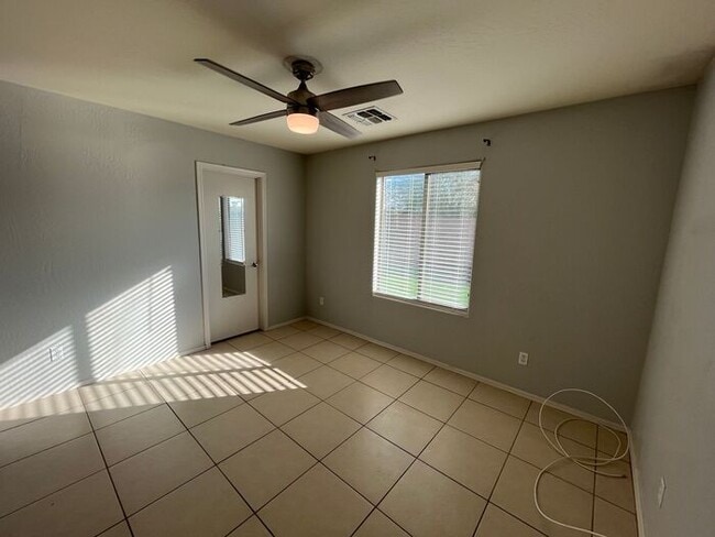 Building Photo - READY TO VIEW NOW! Gorgeous 3 Bed 2 Bath i...