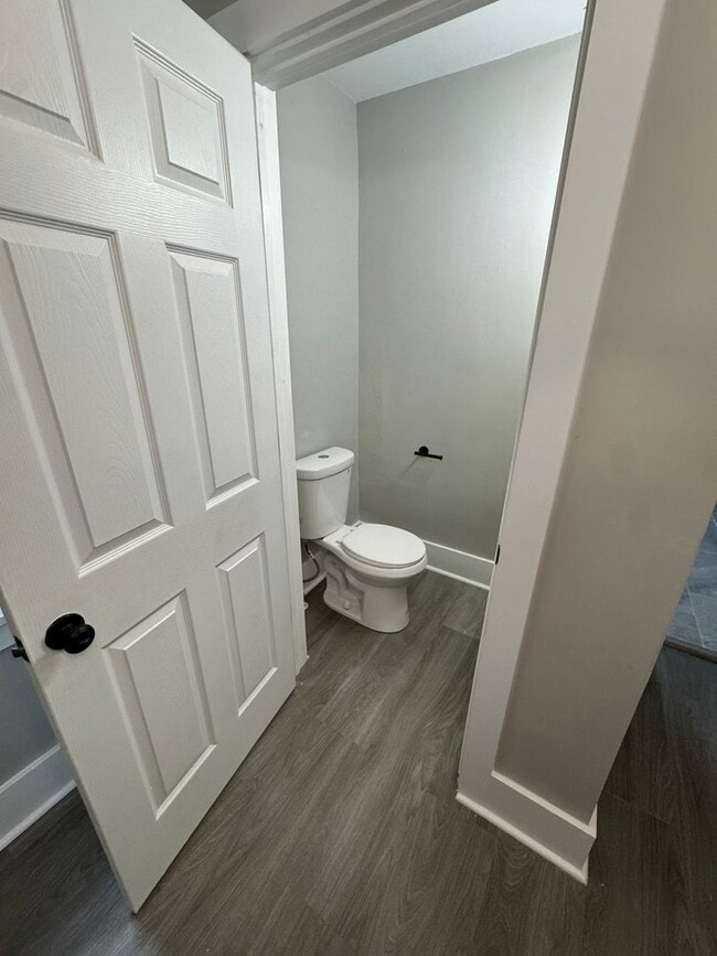 Building Photo - 3 Bedroom 1.5 Bath in Dormont!