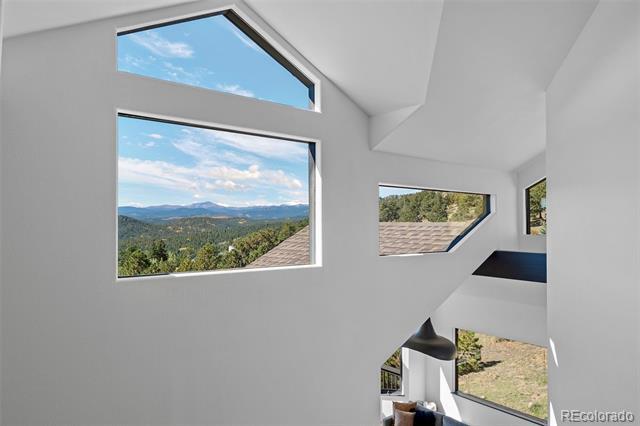 Building Photo - 319 S Peak Rd