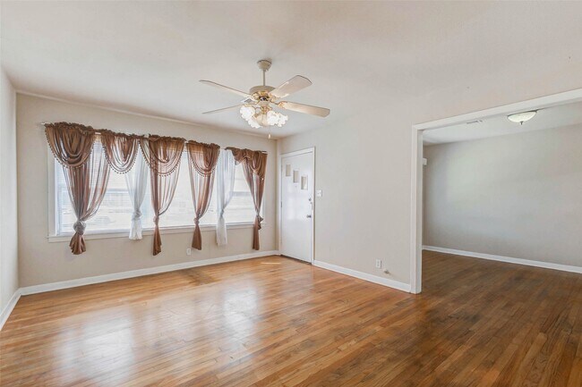 Building Photo - 6507 Heron Dr