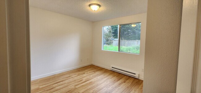 Building Photo - 32-4787
