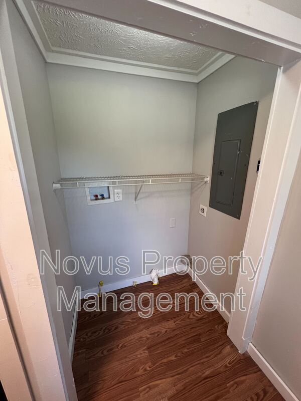 Building Photo - 304 Cedar St